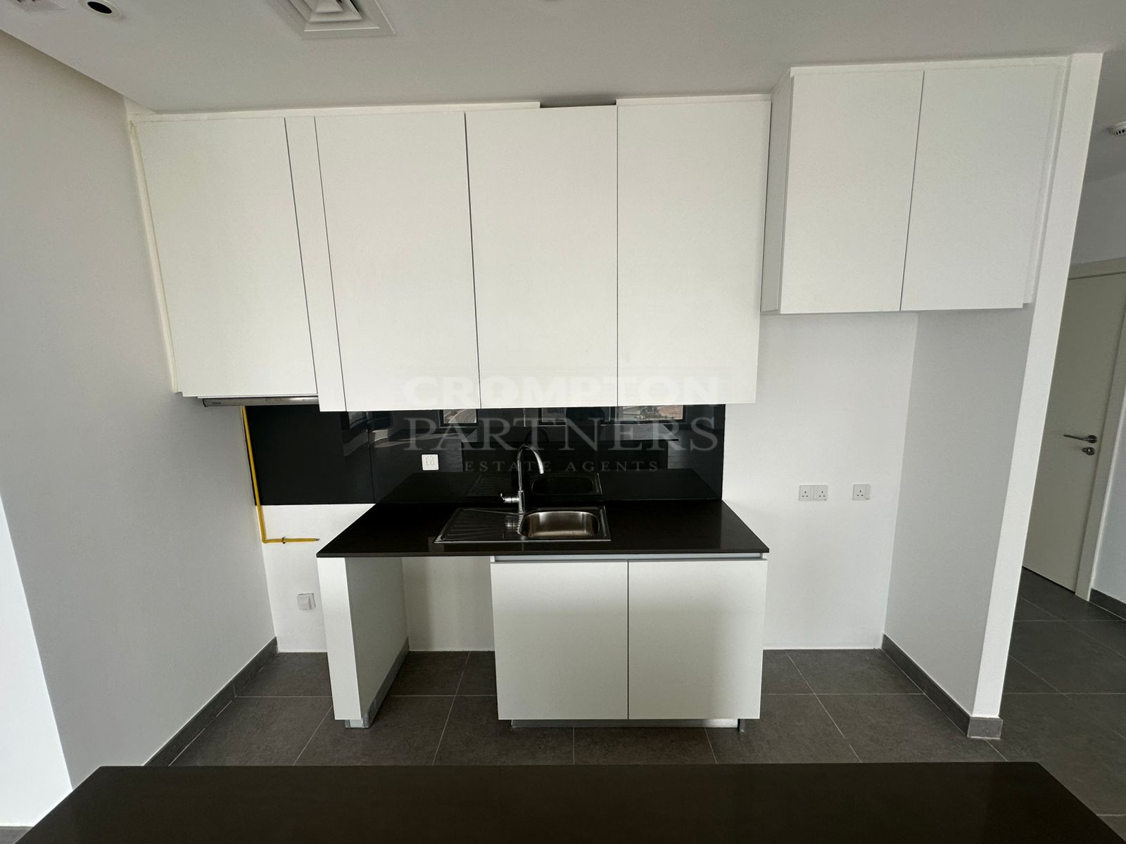 Fancy | Great Location | Vacant And Ready - Photo 5