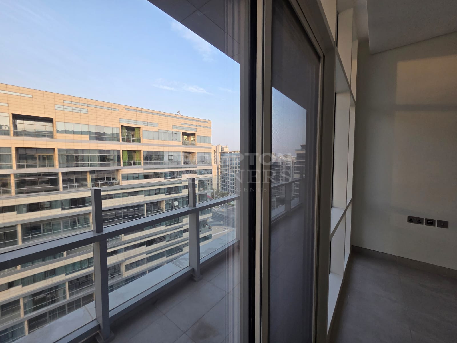 LAMAR Residence | VACANT | PERFECT FOR END USER - Photo 3