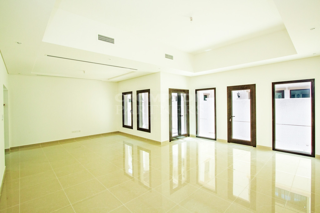 Best Location | Vacant And Ready | Inqurie Now - Photo 4