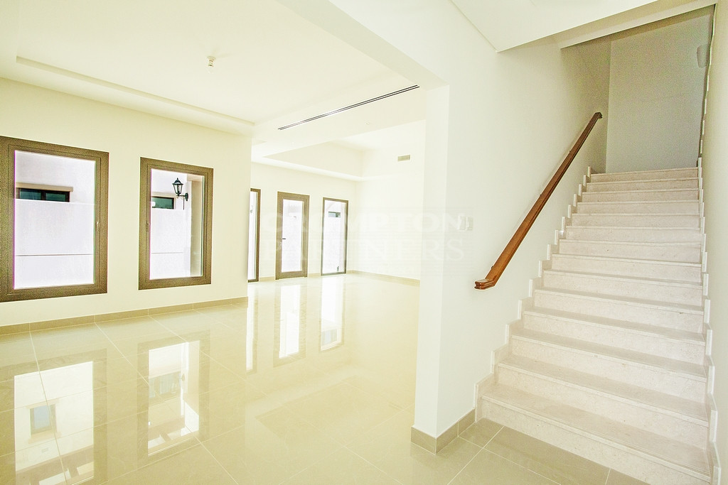 Best Location | Vacant And Ready | Inqurie Now - Photo 5