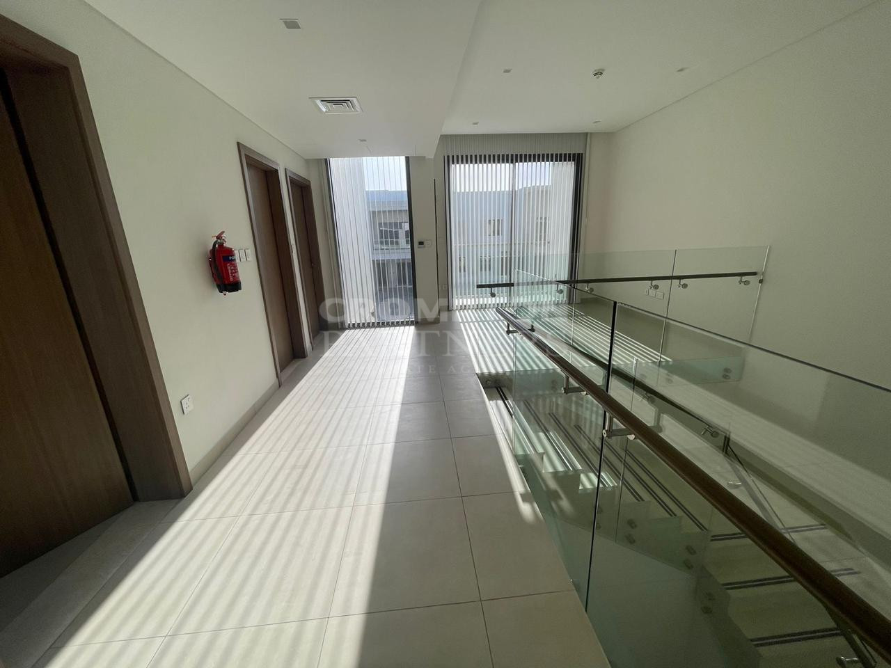 Owner Occupied|Single Row|with Maids and Study - Photo 2