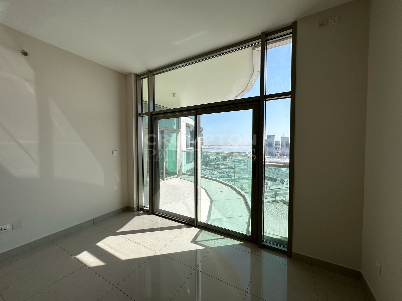 Rare Unit! Amazing Sea View| Huge 1BR + Maid Room - Photo 5