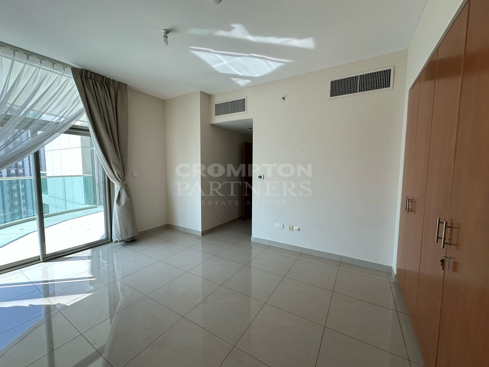 Rare Unit! Amazing Sea View| Huge 1BR + Maid Room - Photo 3