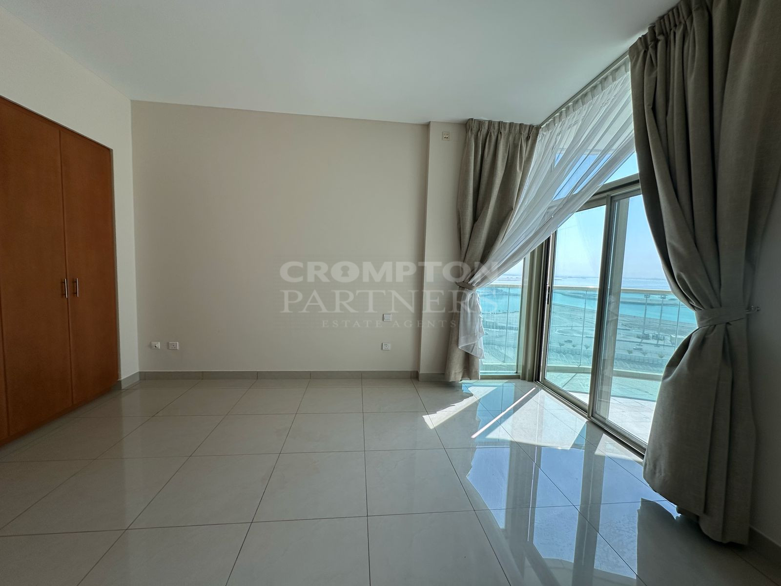 Rare Unit! Amazing Sea View| Huge 1BR + Maid Room - Photo 4