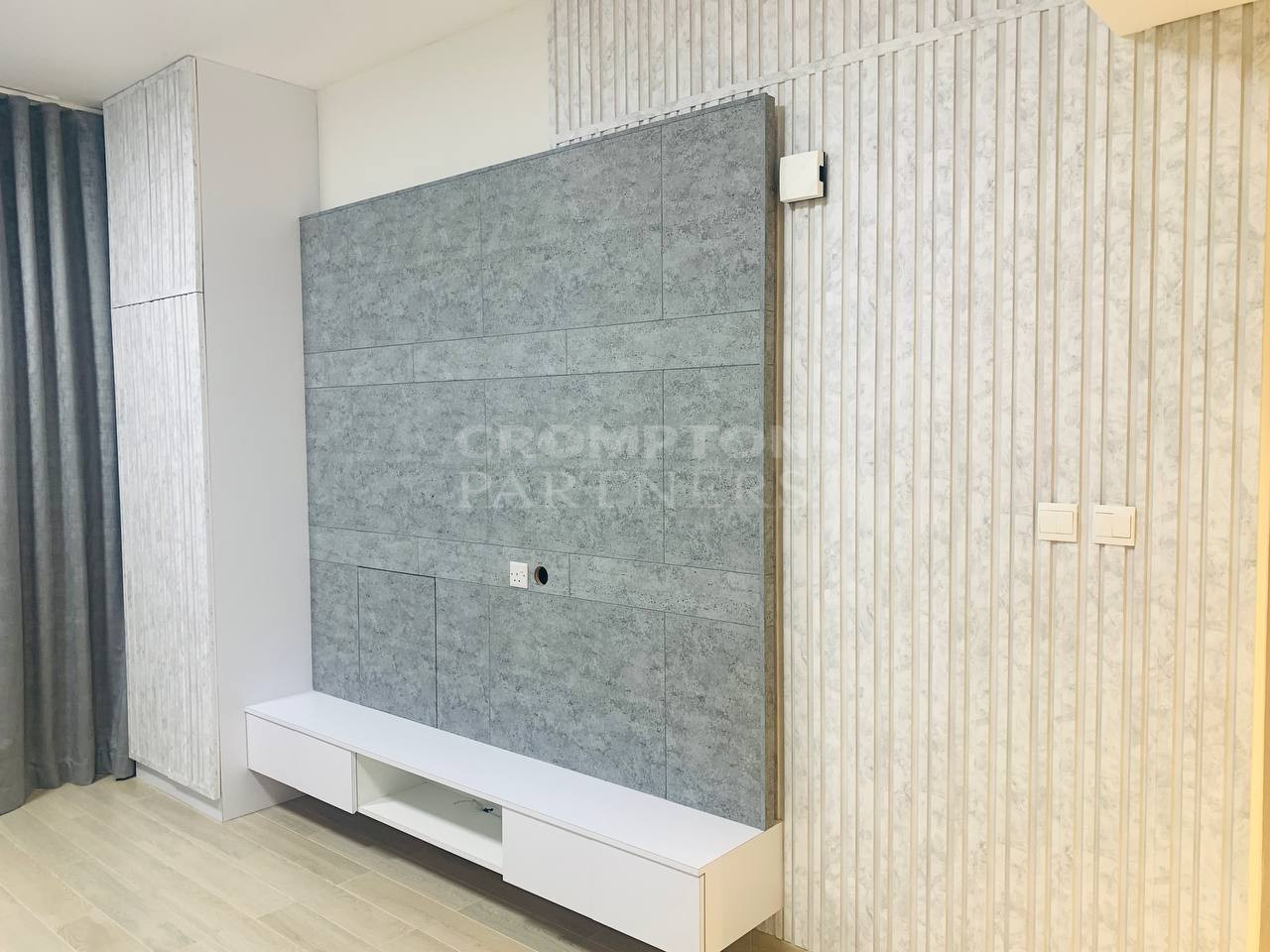 High Floor | Full Canal View | Well Maintained - Photo 2