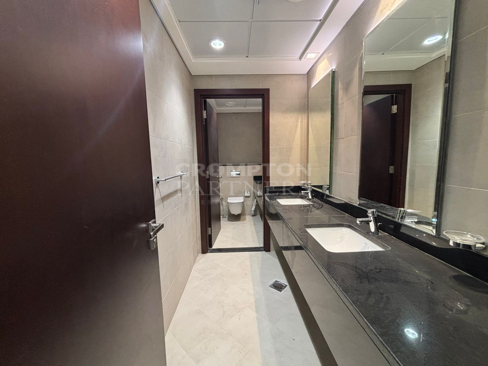 Spacious | Modernized | Vacant And Ready - Photo 5