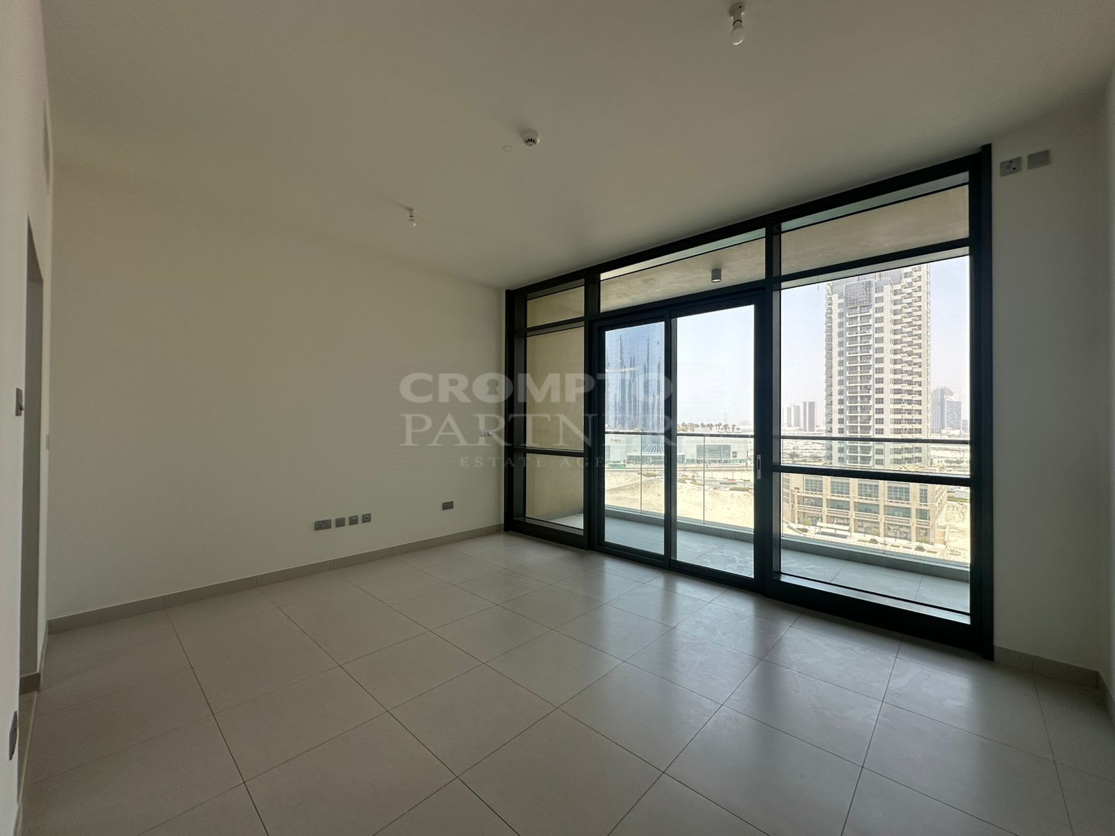 Vacant And Ready | Great Location | Spacious - Photo 3