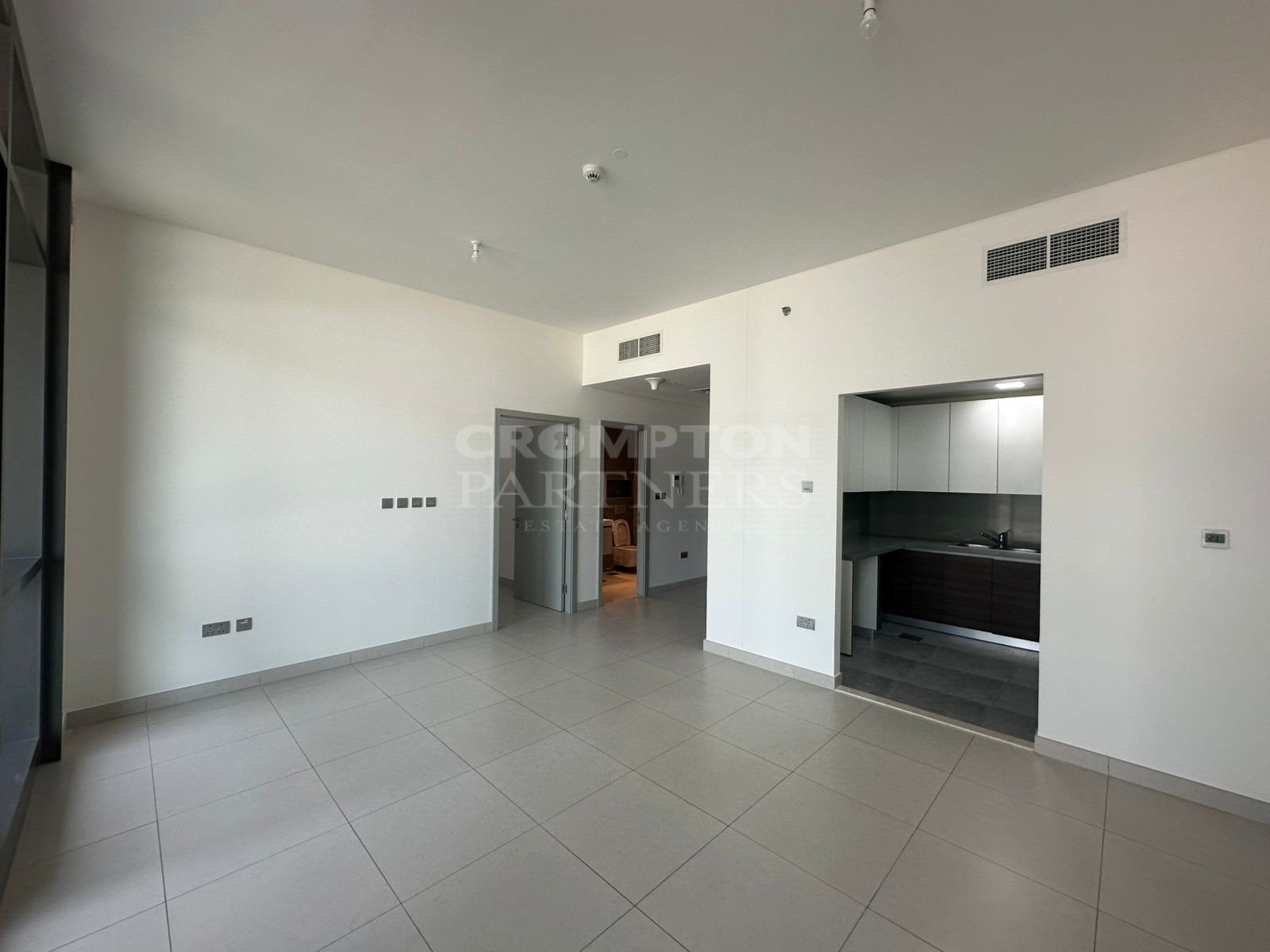 Vacant And Ready | Great Location | Spacious - Photo 4