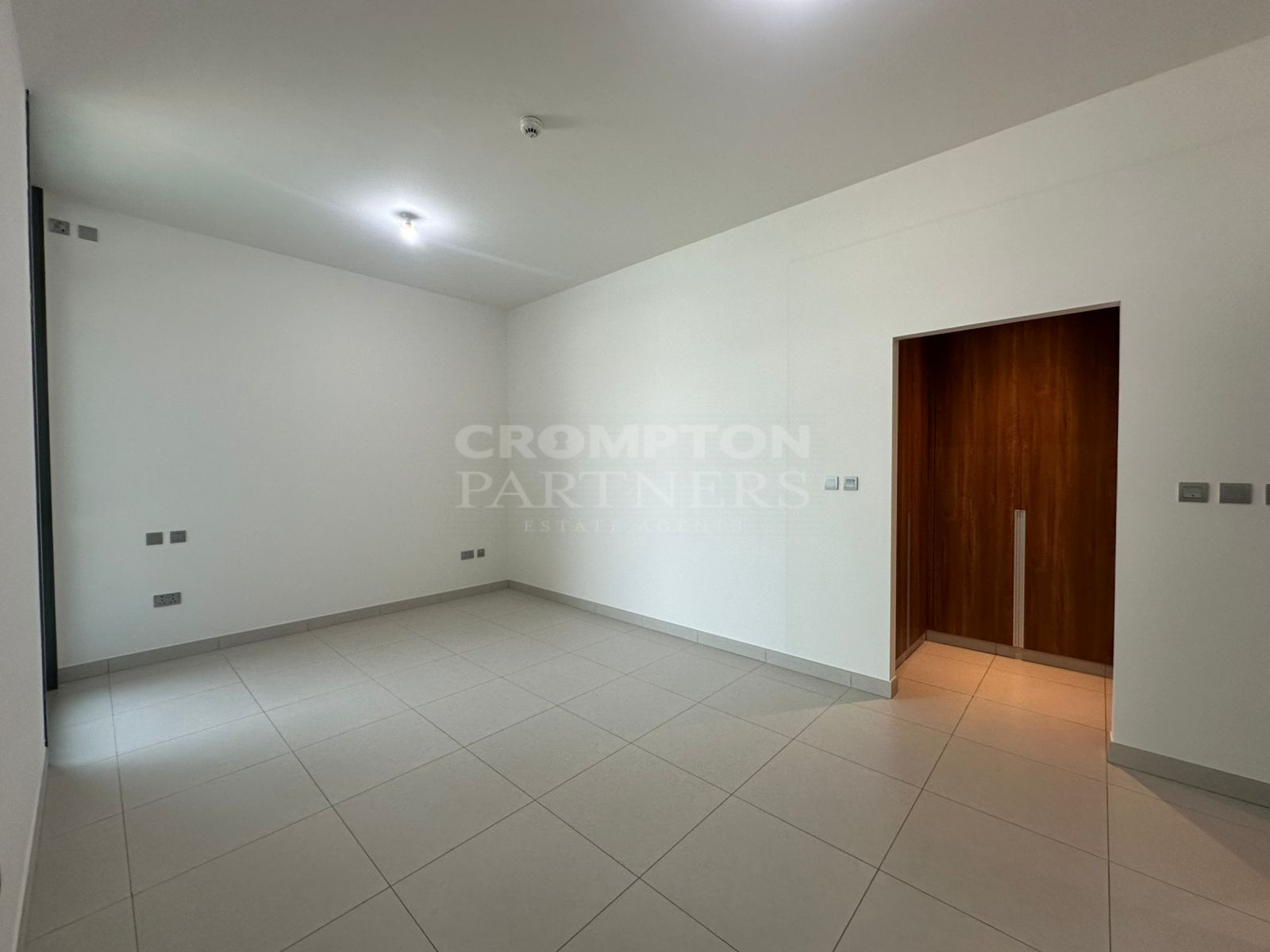 Vacant And Ready | Great Location | Spacious - Photo 5