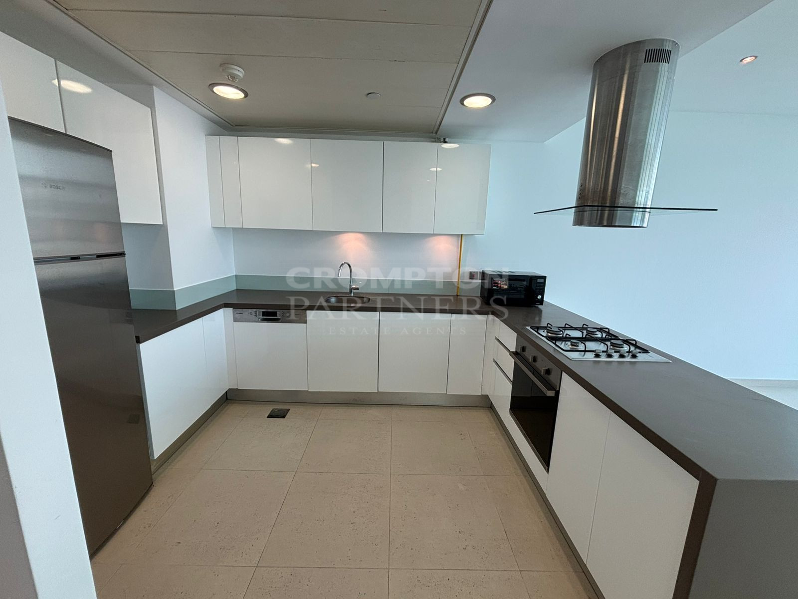 Vacant | Sea View | Lavish Living | View Now - Photo 4