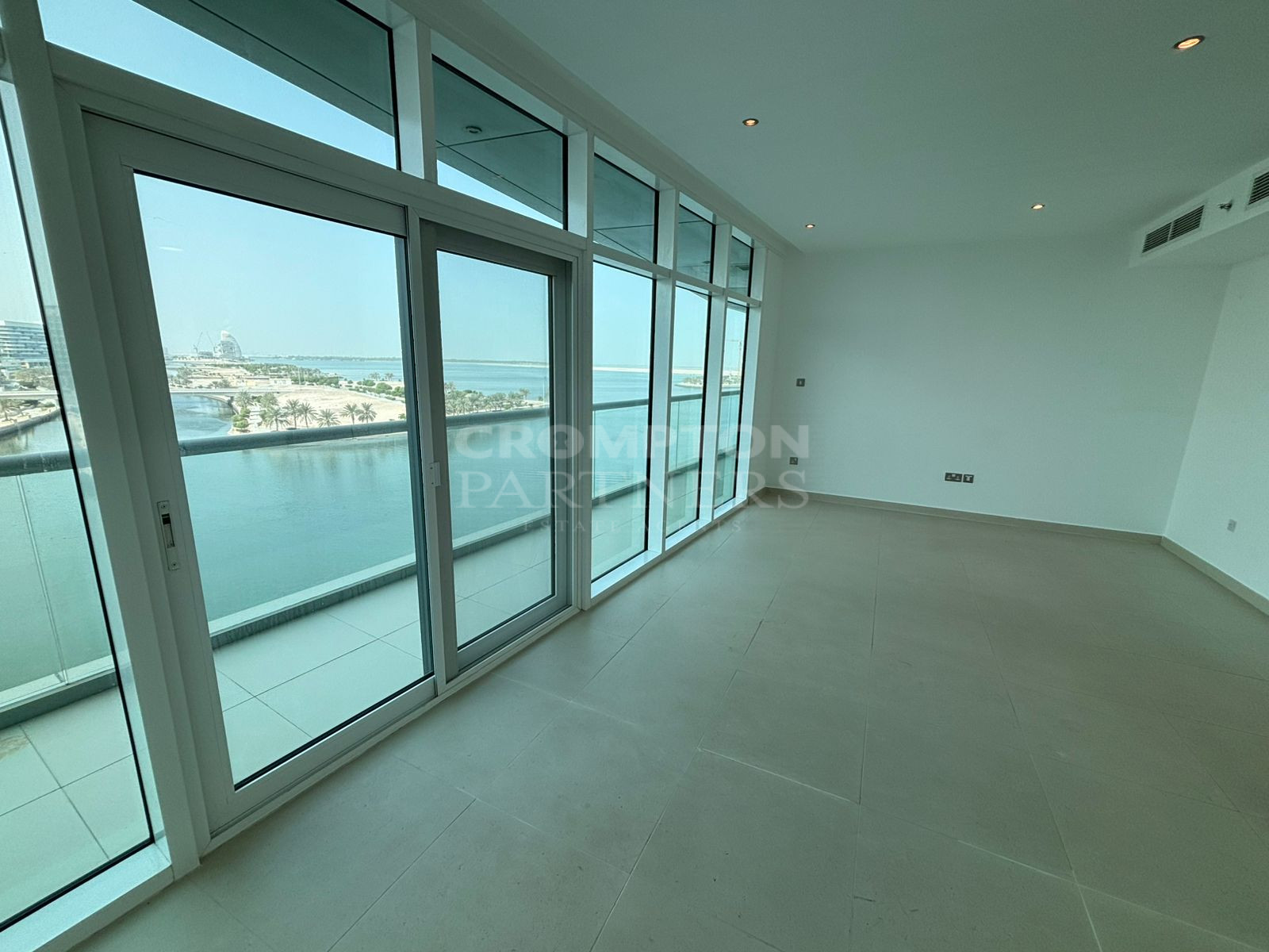 Vacant | Sea View | Lavish Living | View Now - Photo 3