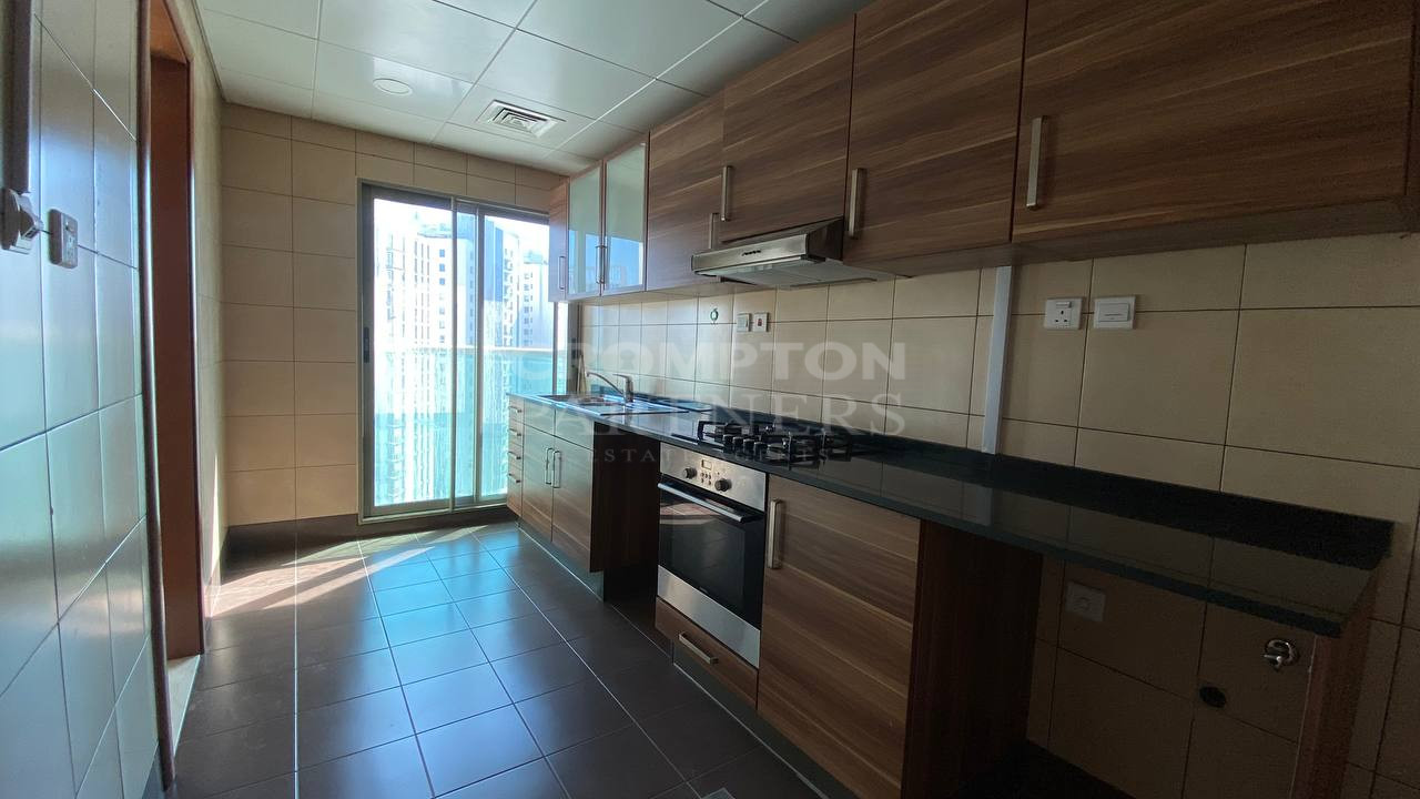 Bright 2BR with Maid| High Floor | Big Layout - Photo 4