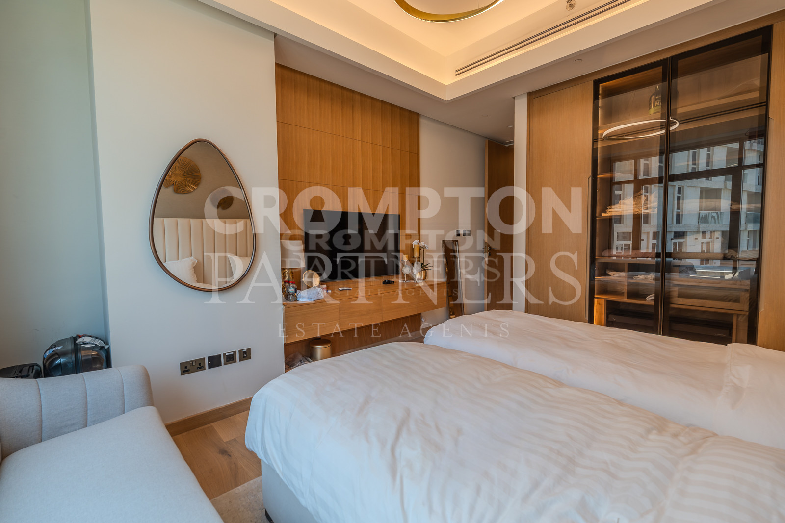 Owner Occupied | Luxurious | High End Facilities - Photo 5