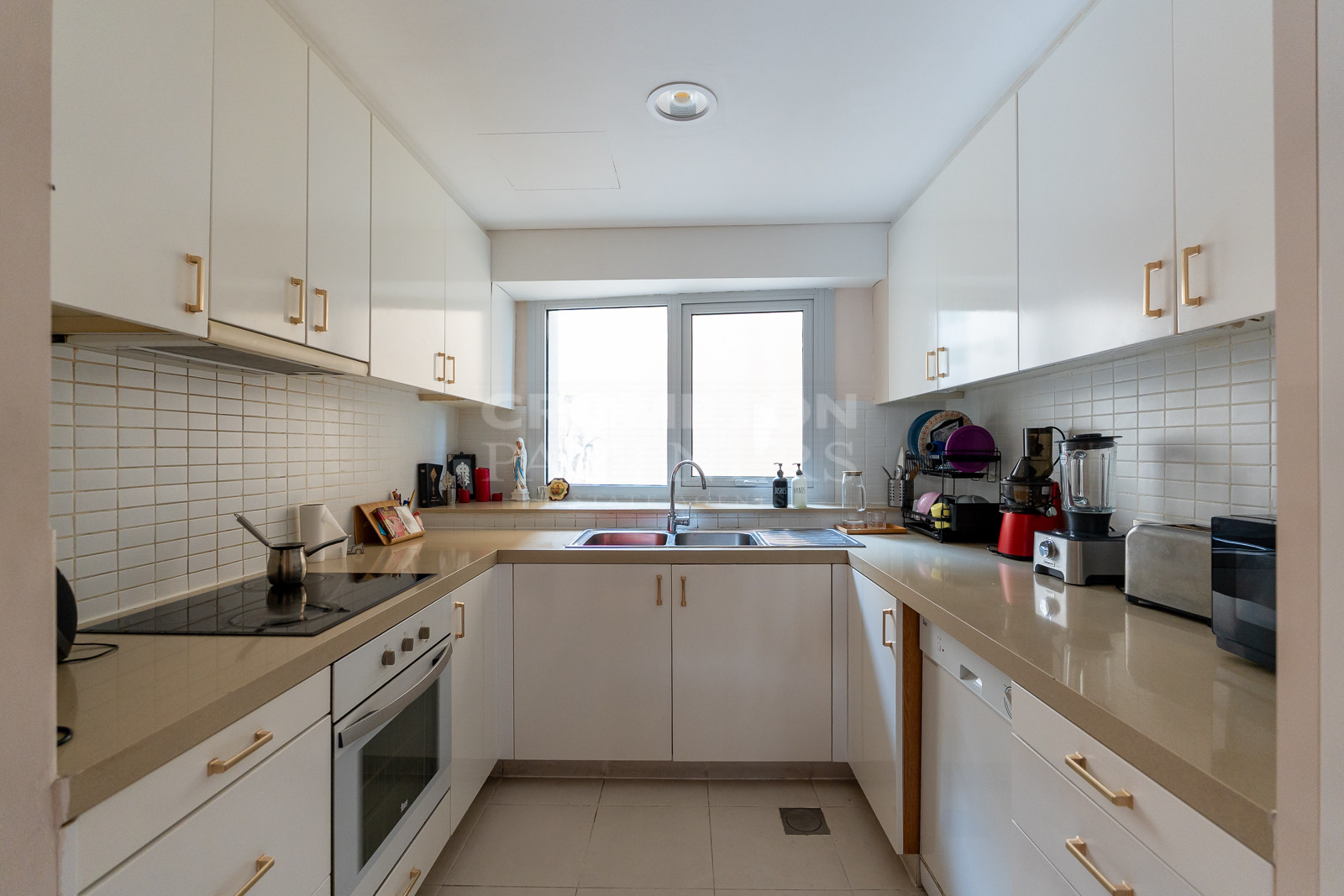 Low Floor | Garden View | Well Maintained - Photo 4