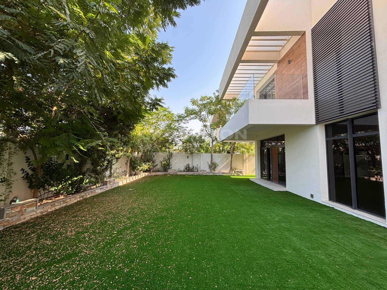 Vacant And Ready | Modern And Bright | Call Now - Photo 2