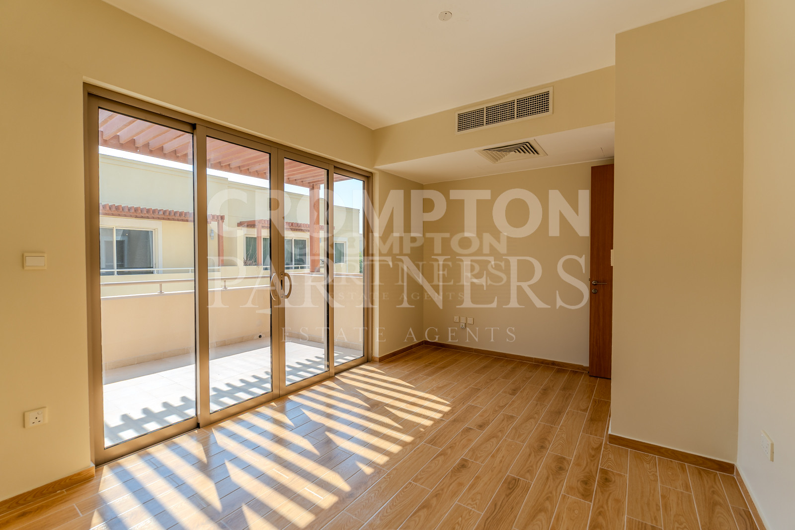 Newly Renovated | Large Plot | Spacious Unit - Photo 2