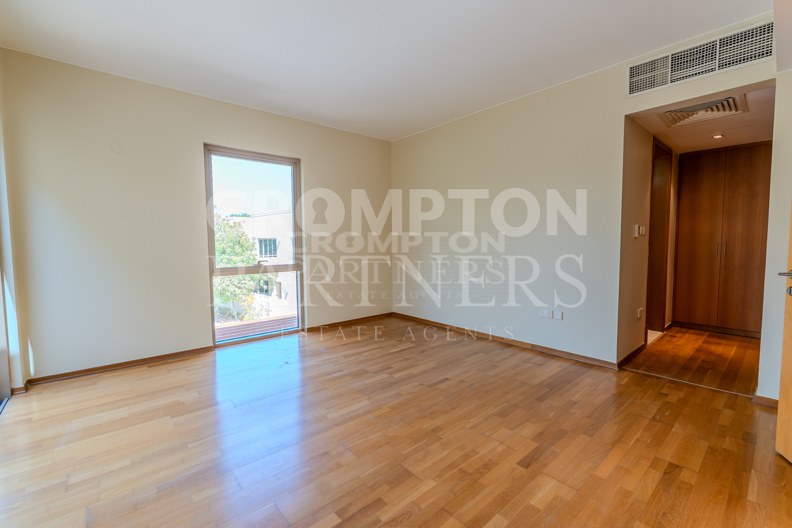 Newly Renovated | Large Plot | Spacious Unit - Photo 3