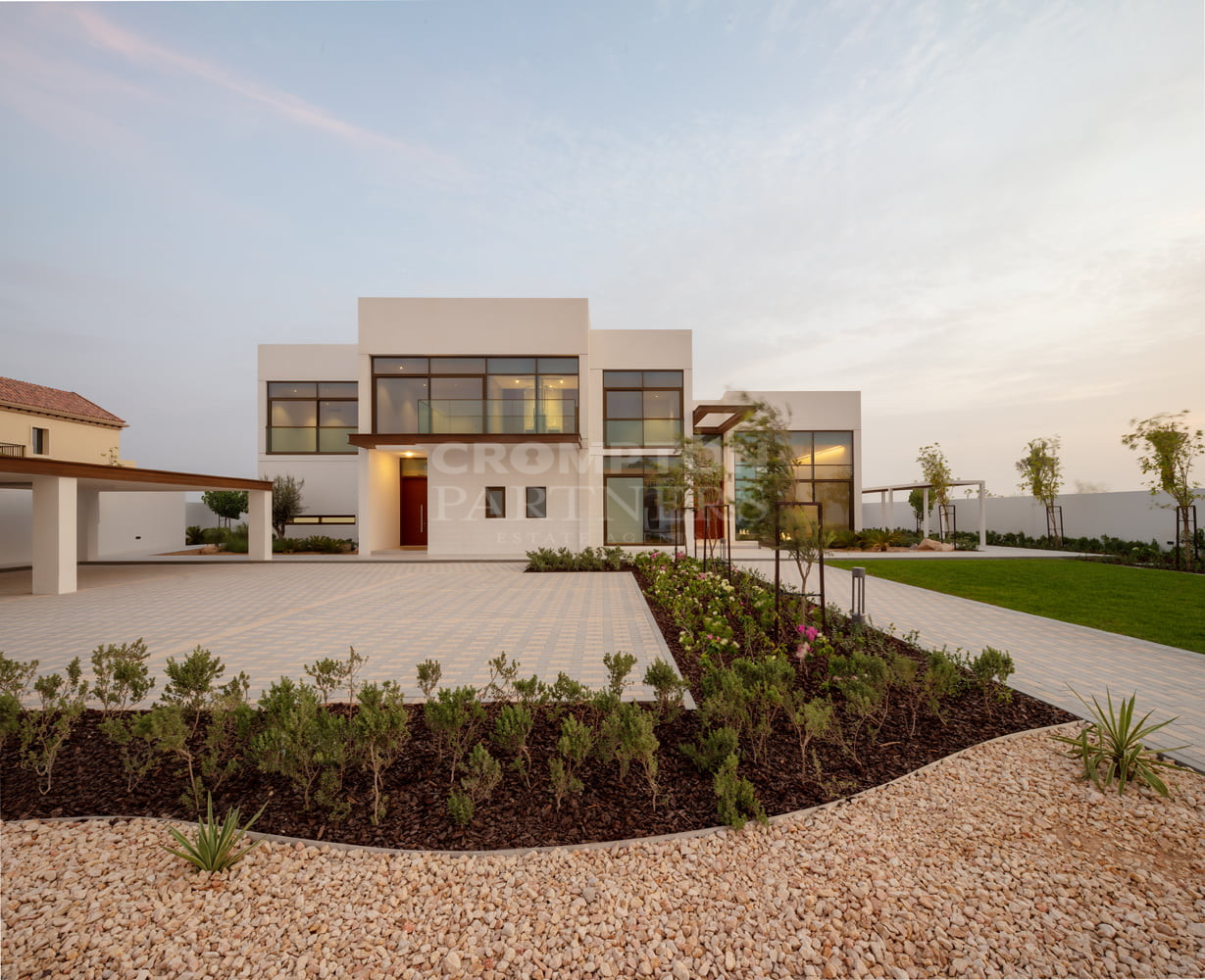 Single Row | Sea View | Corner Unit | Spacious