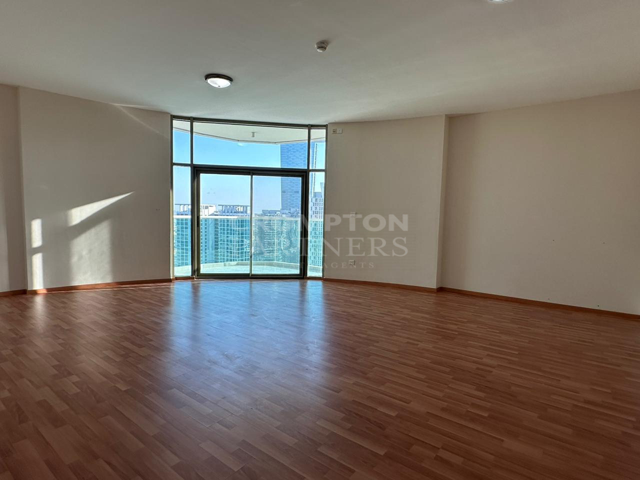 Bright 2BR with Maid| 1,686 sqft | Prime Location - Photo 3