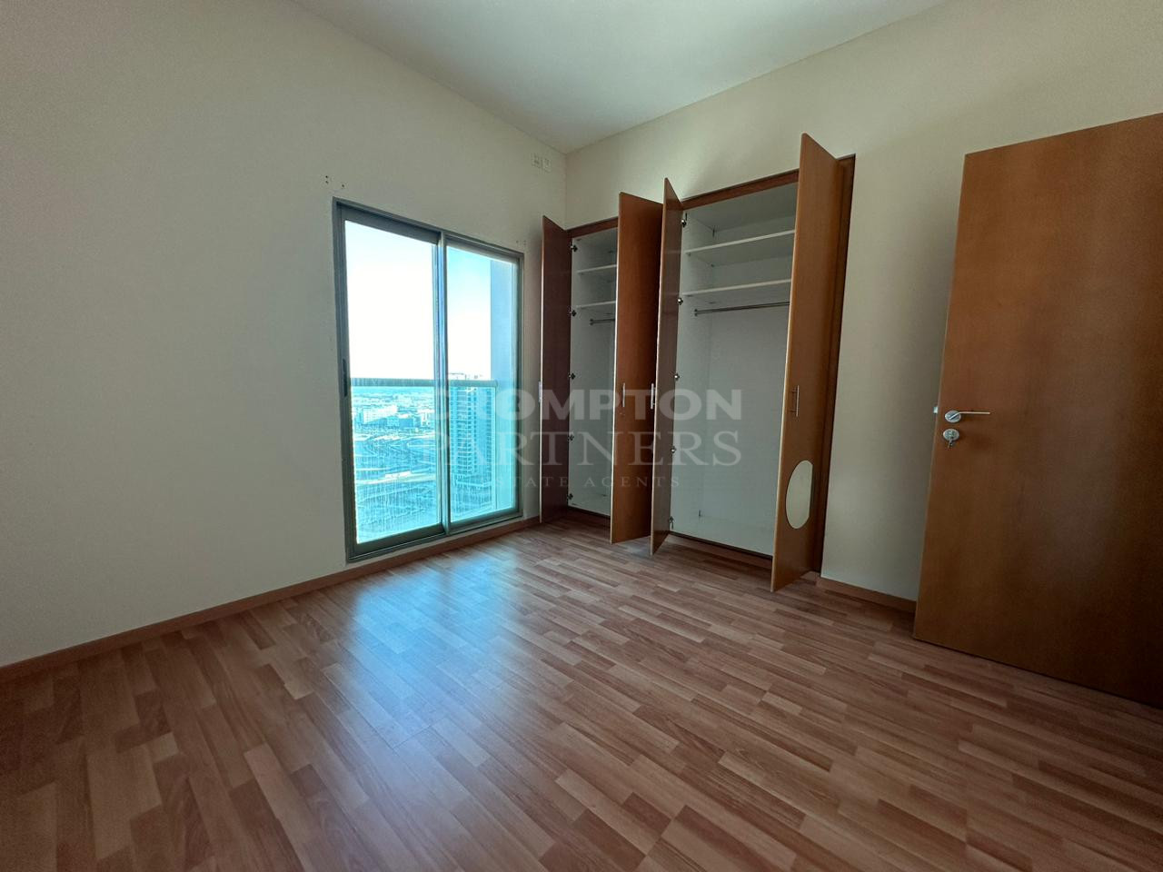 Bright 2BR with Maid| 1,686 sqft | Prime Location - Photo 5