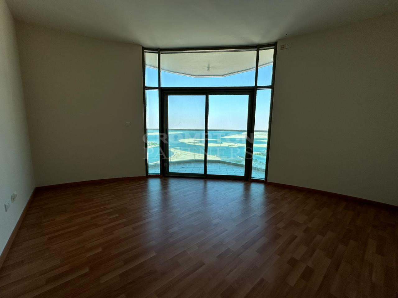 Bright 2BR with Maid| 1,686 sqft | Prime Location - Photo 4