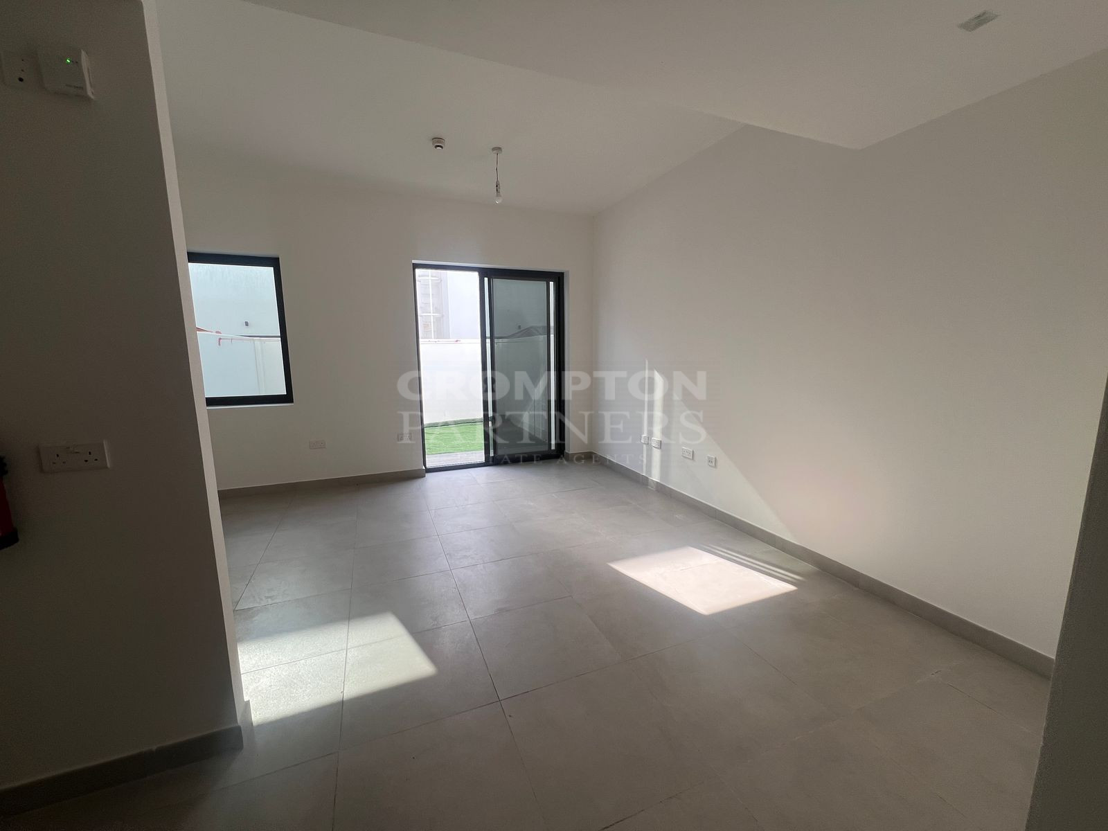 STUDIO | GROUND FLOOR | FULLY FURNISHED - Photo 3