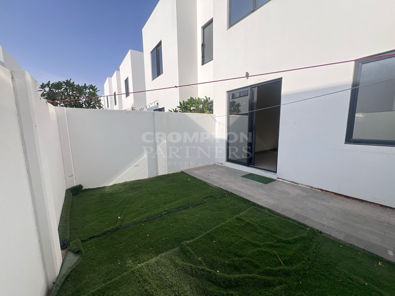 STUDIO | GROUND FLOOR | FULLY FURNISHED - Photo 2