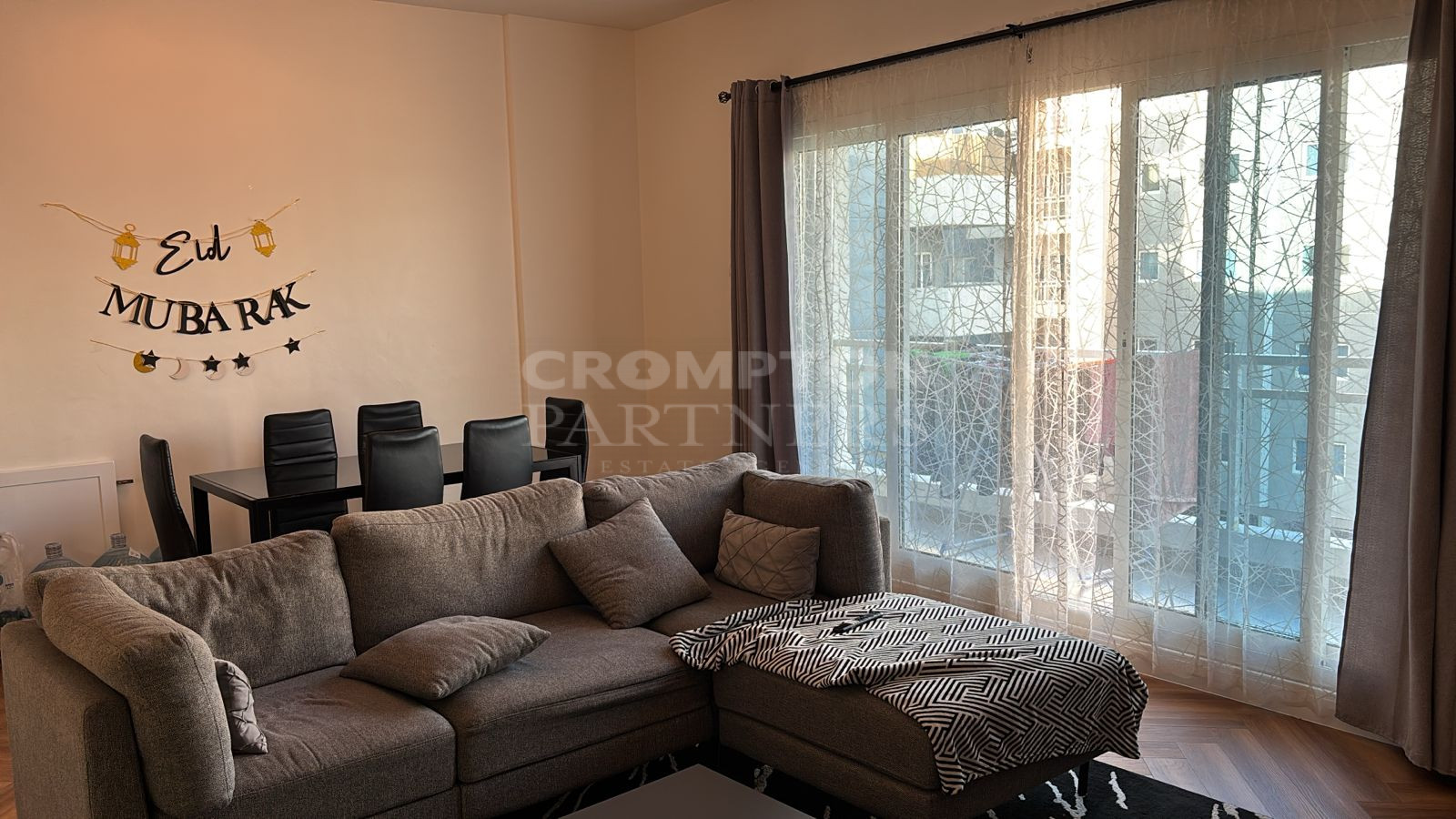 Fully renovated | Spacious | Mid-floor Unit - Photo 3