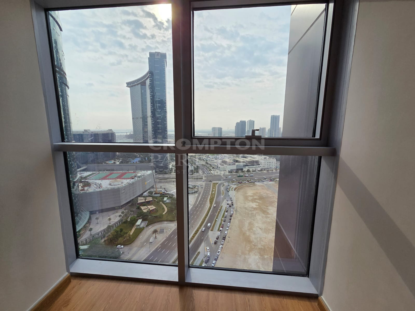 Lavish Living | Prime Location | Vacant - Photo 4