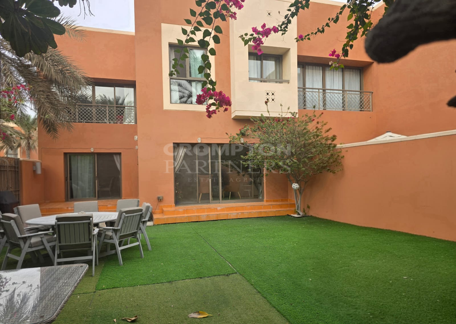 Large Garden | Single Row Corner | Stunning Home