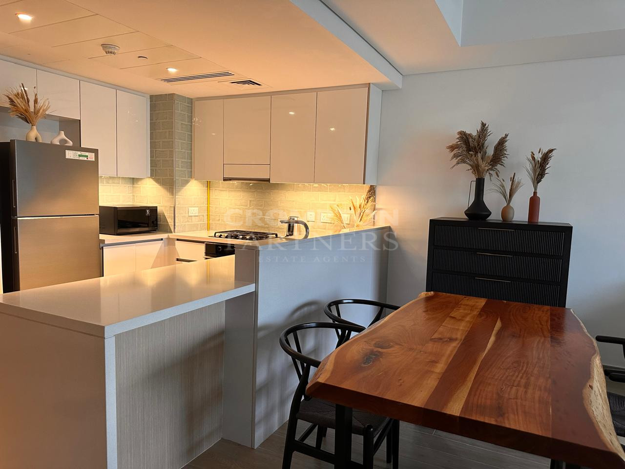 Furnished | Vacant | Beach Access |Prime Location - Photo 3