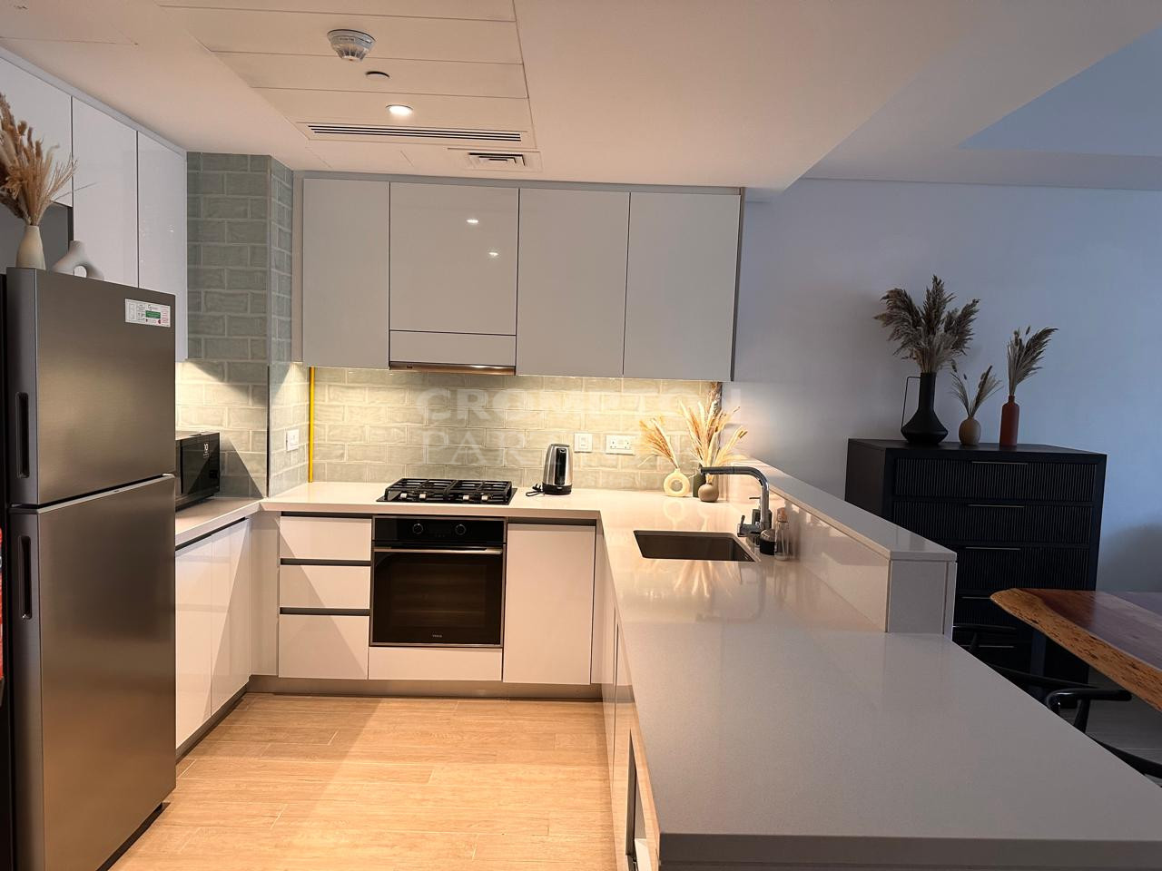 Furnished | Vacant | Beach Access |Prime Location - Photo 4