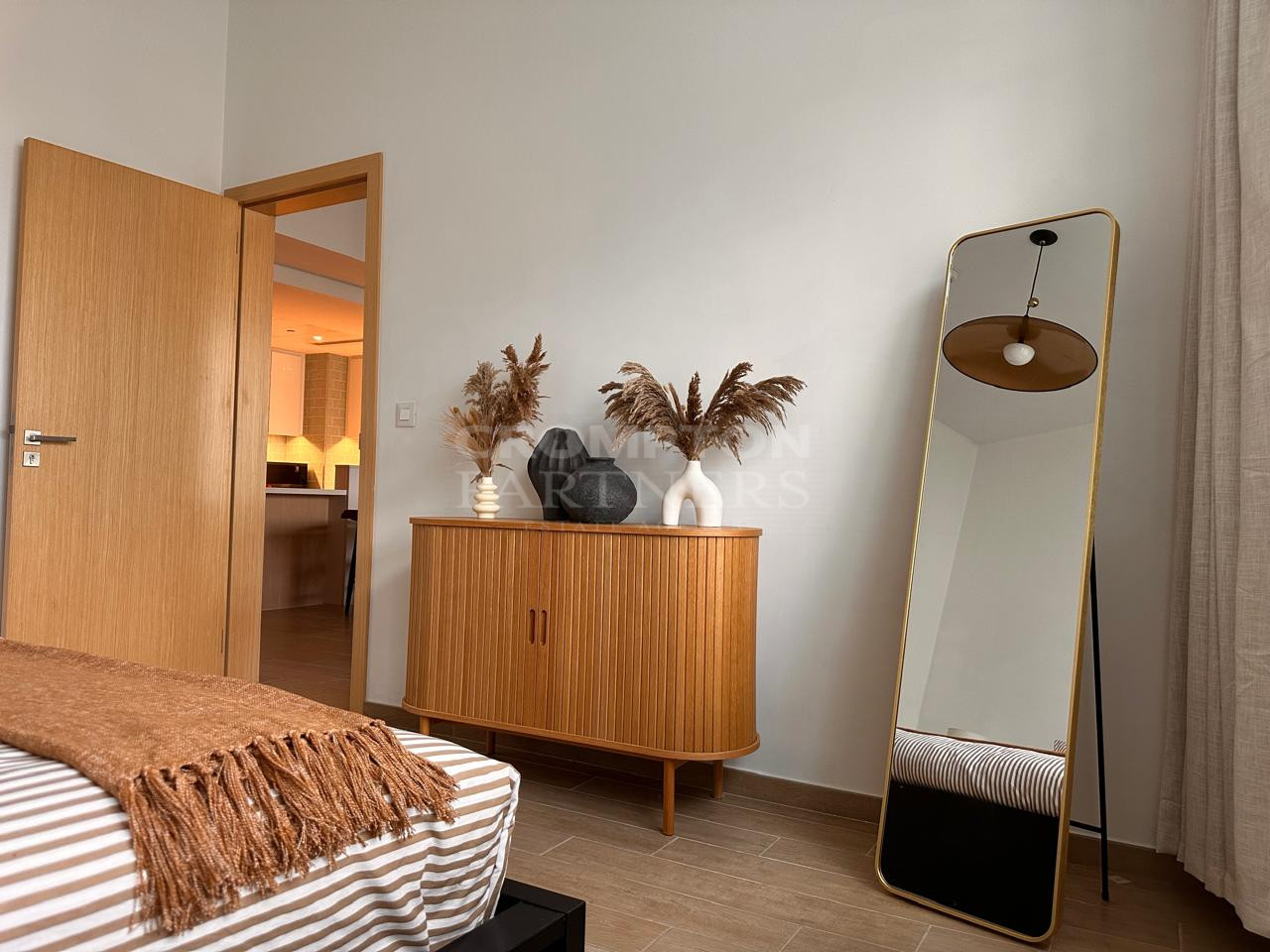 Furnished | Vacant | Beach Access |Prime Location - Photo 5