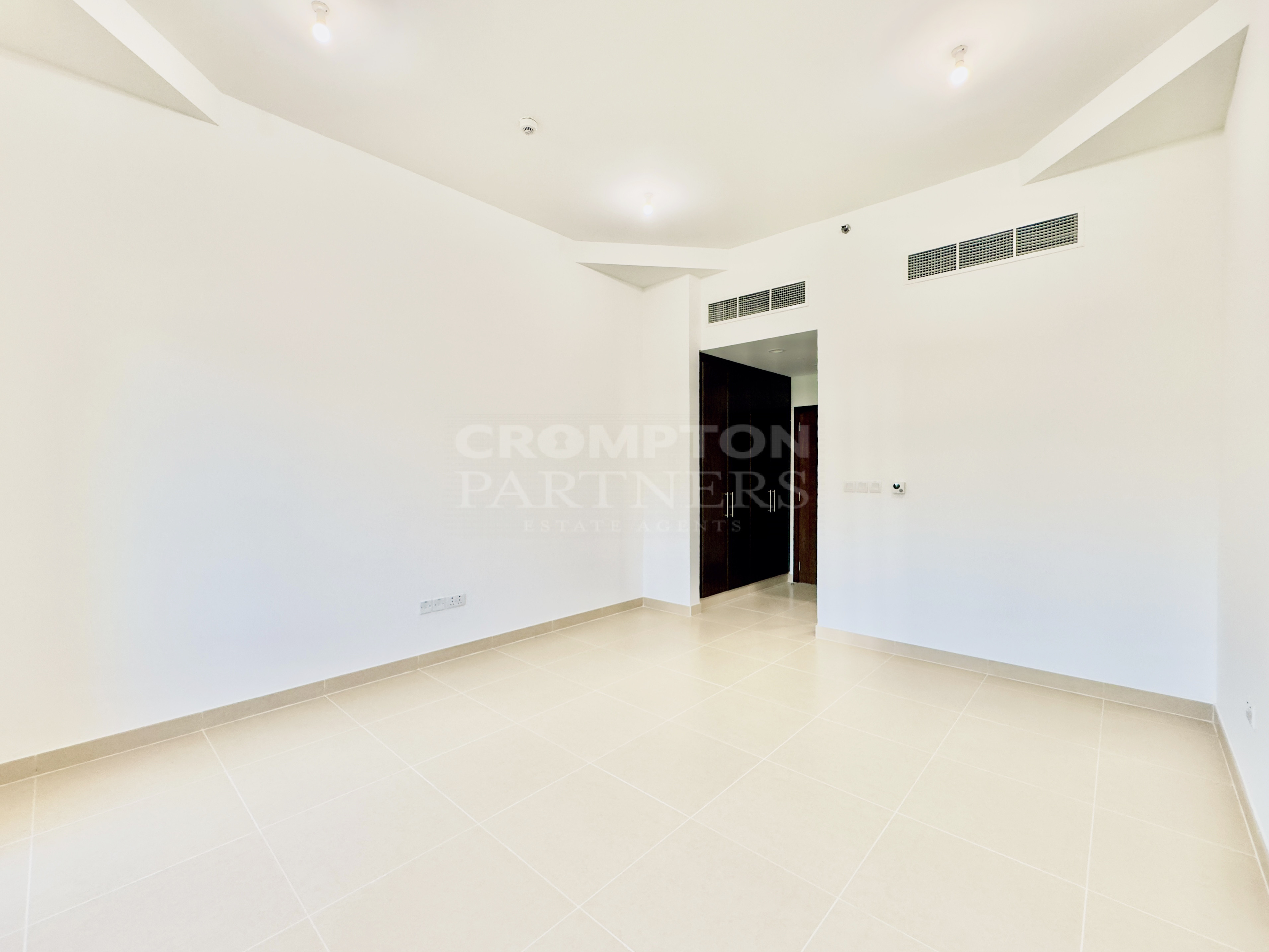 Sea View | Spacious with Maids and Laundry Room - Photo 5