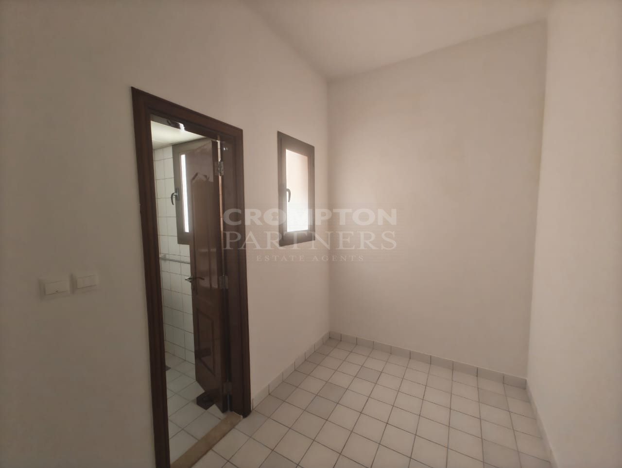 Single Row 4BR + M Villa | Open to Expat Buyers - Photo 2