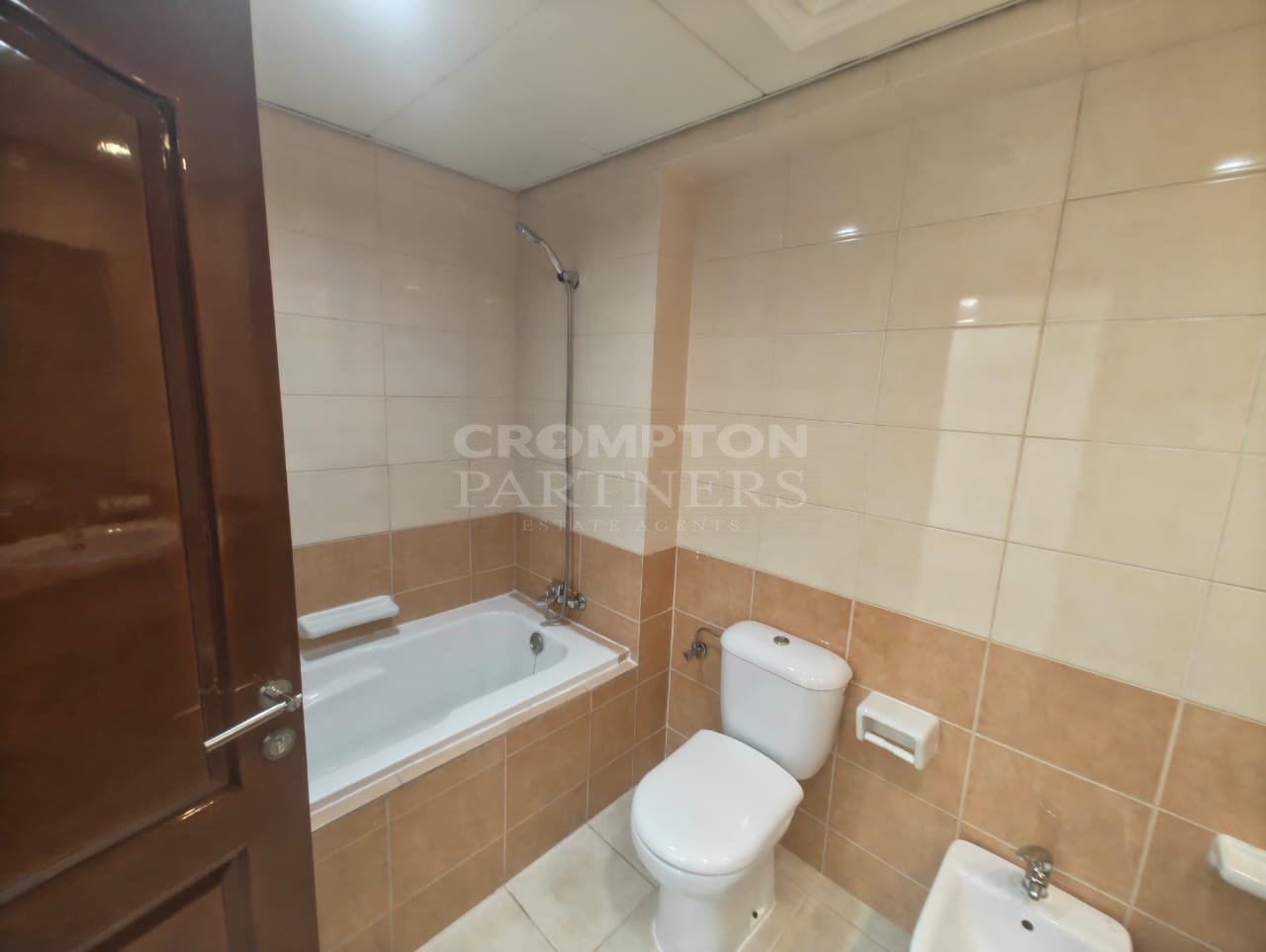 Single Row 4BR + M Villa | Open to Expat Buyers - Photo 4