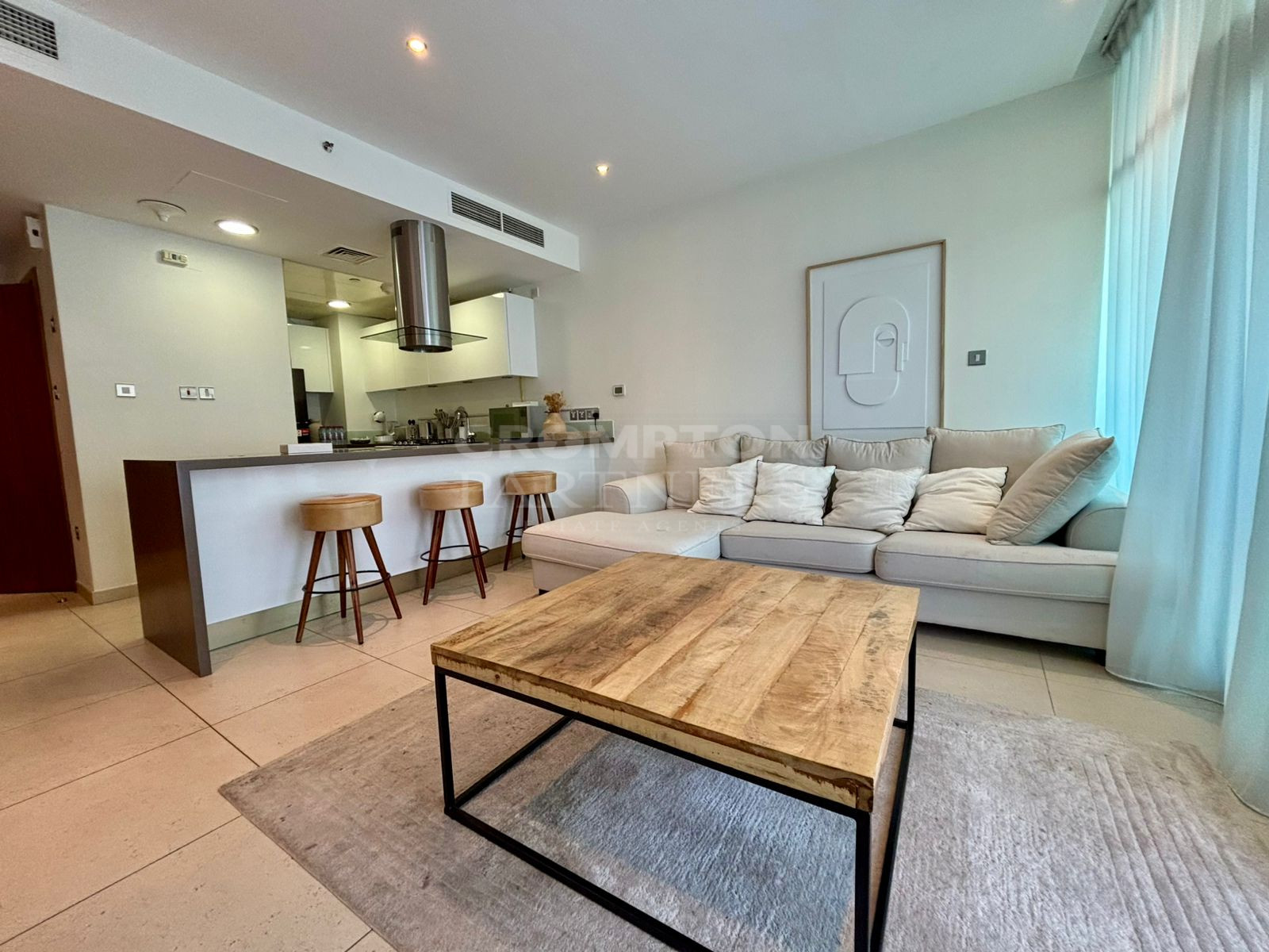 Fully Furnished | Sea View | Well-Maintained - Photo 2