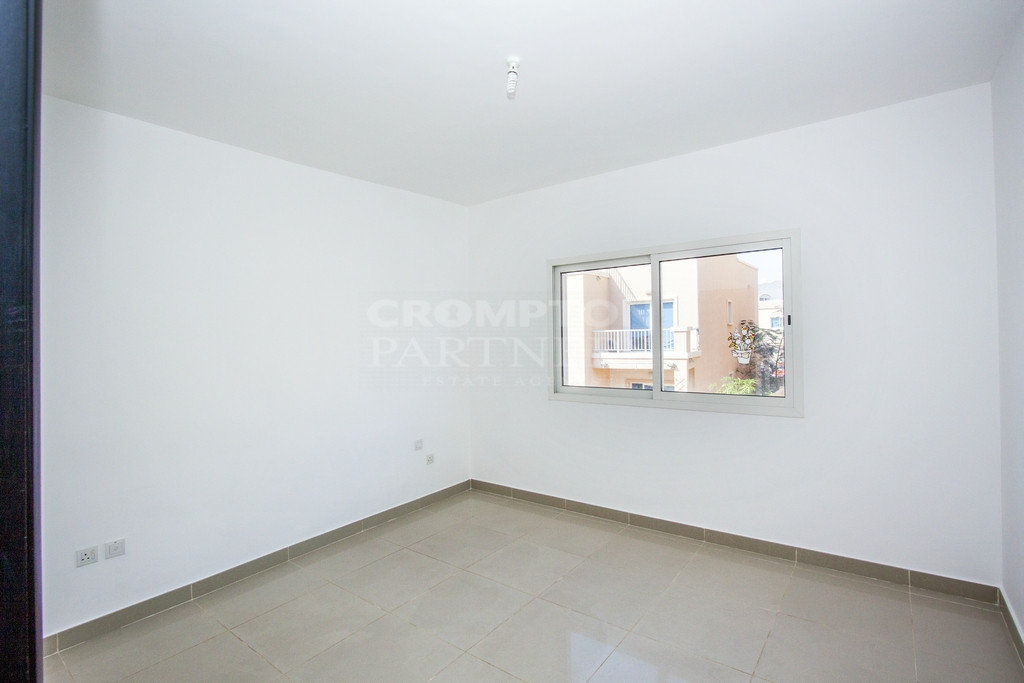 Single Row | Extended Garden | Prime Location - Photo 5