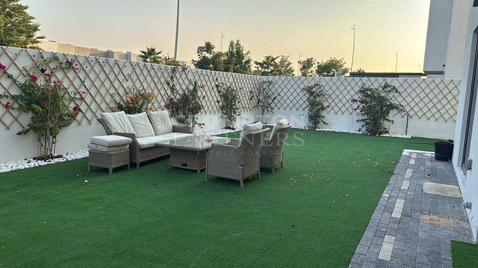 Exceptional | Stand Alone Villa | Single Row - Photo 2