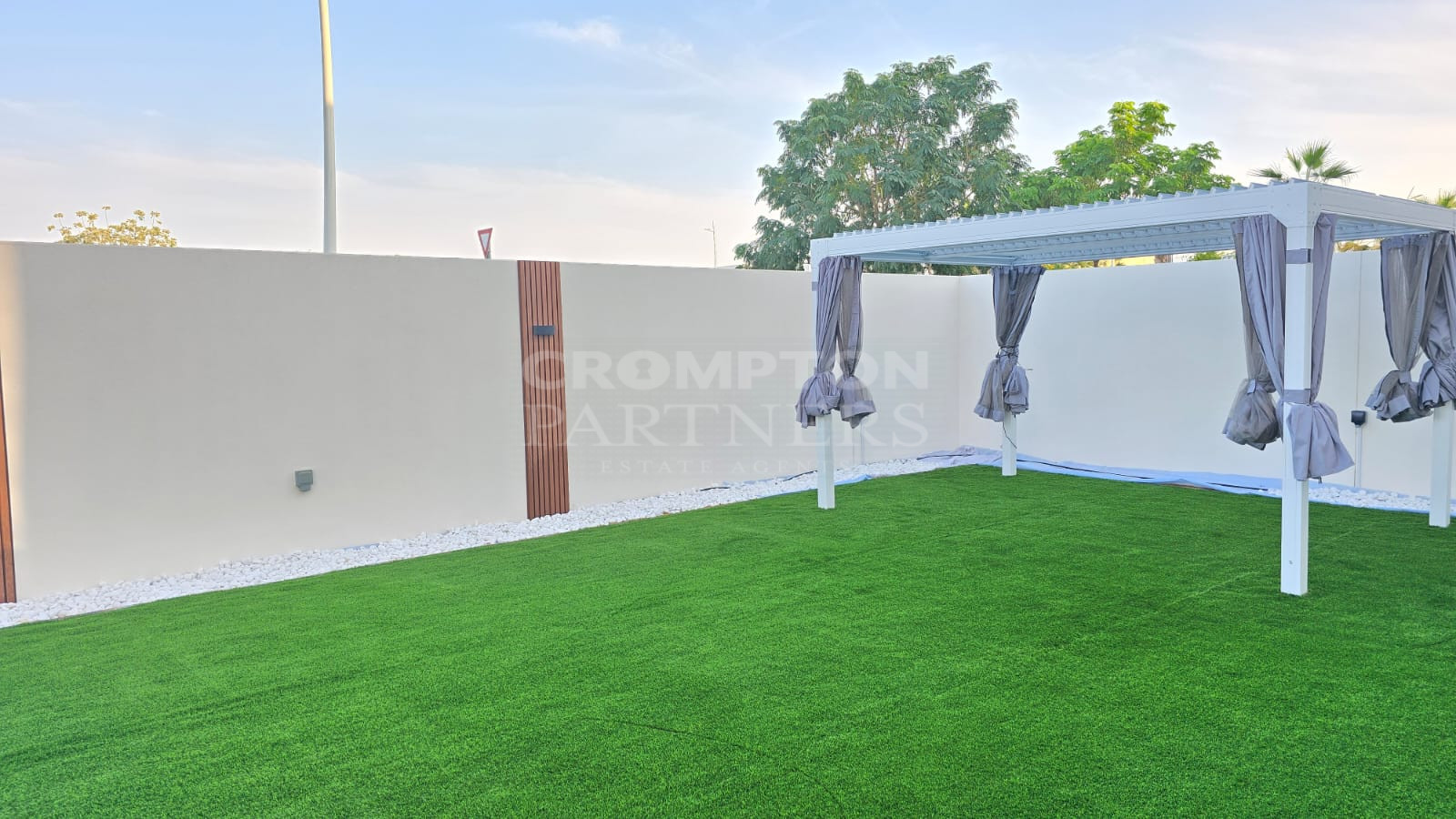 4BR Single Row Duplex | Landscaped Garden |Vacant - Photo 3