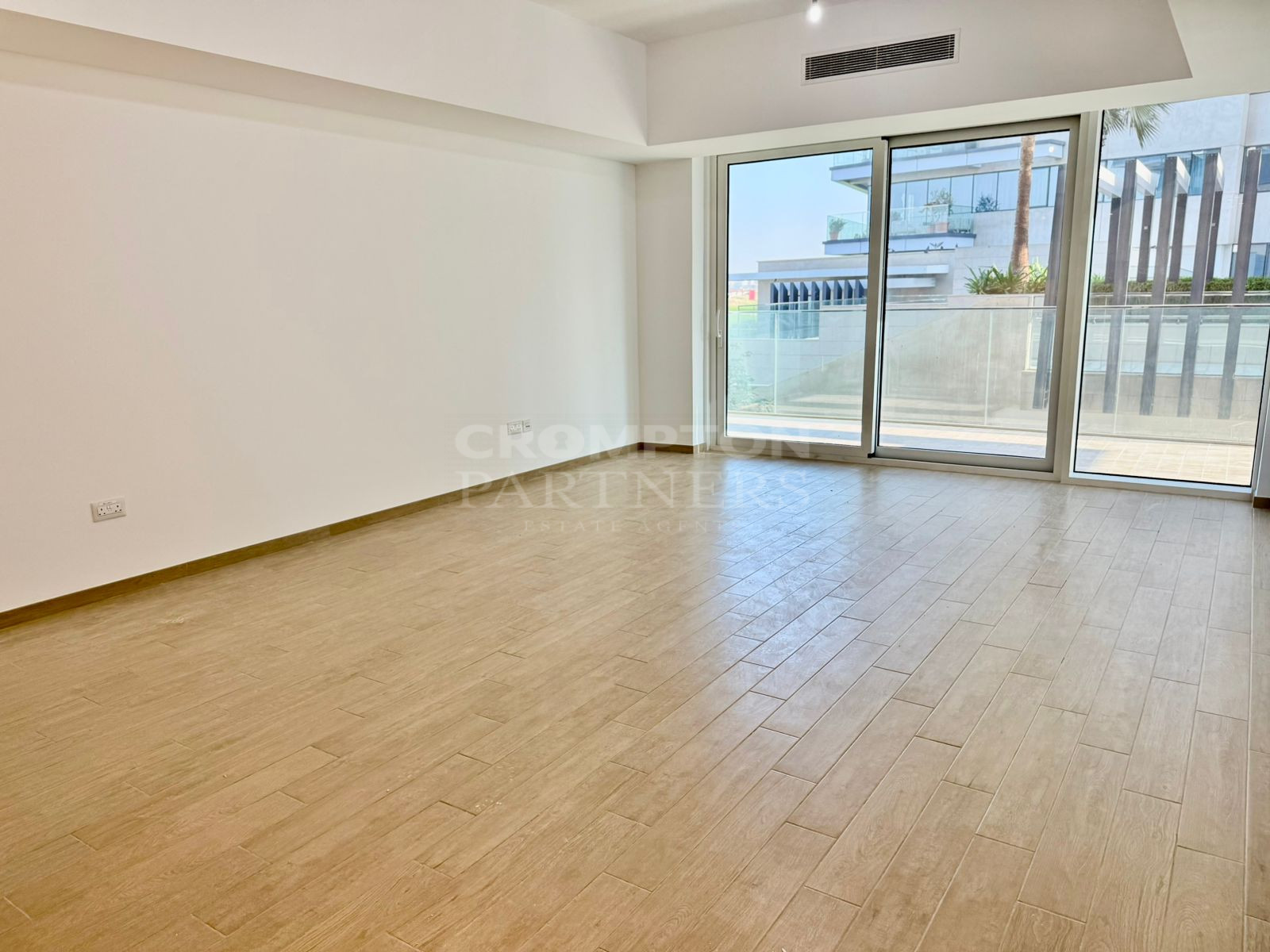 Ideal Family Home|Bright Interior|Close To Beach - Photo 2