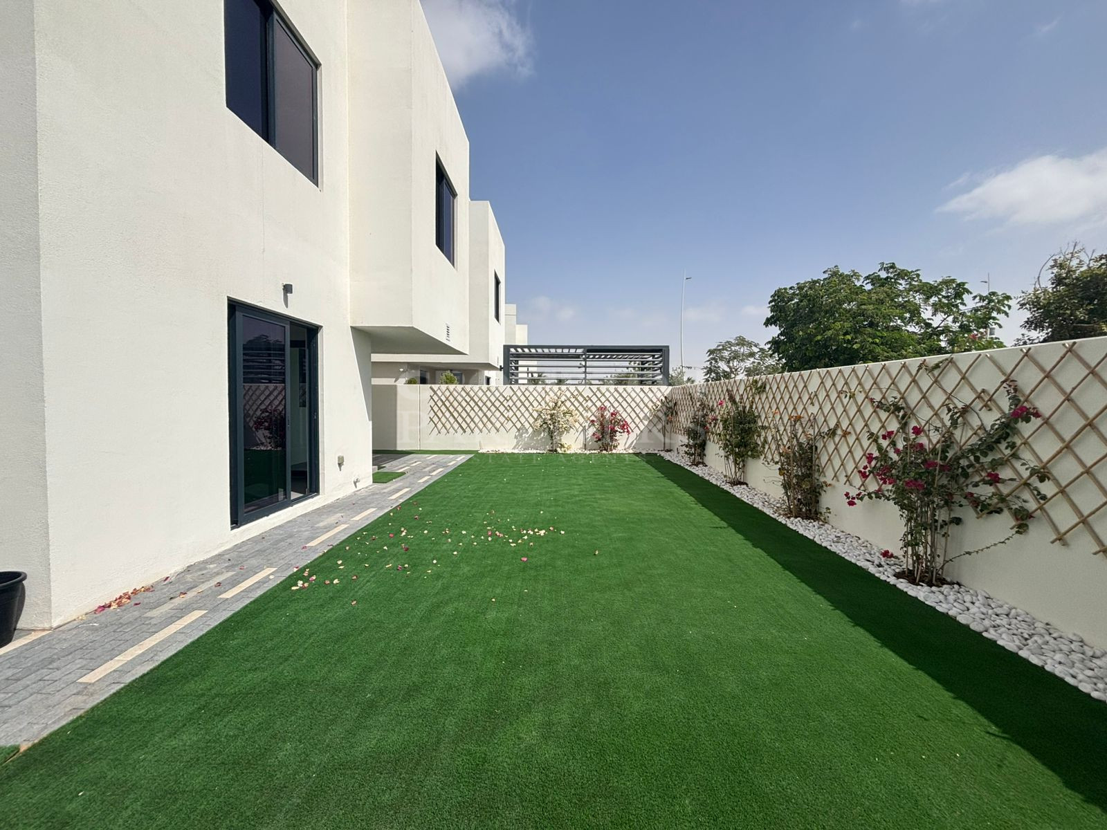 Exceptional | Stand Alone Villa | Single Row - Photo 2