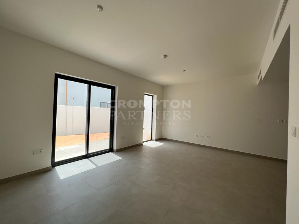 Ghadeer Phase 2 | Ground Floor | Huge Garden - Photo 3