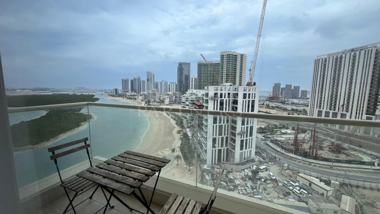 Fully Furnished |Prime Location | Well-Maintained - Photo 4