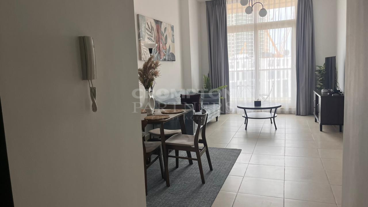 Fully Furnished |Prime Location | Well-Maintained - Photo 3