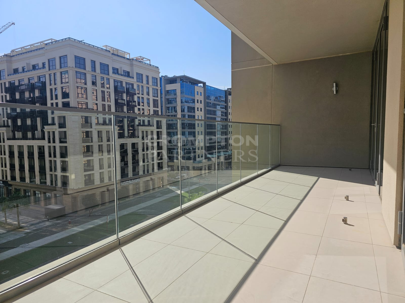 Bright Modern 2BR Apt | Tenanted | Beach Access