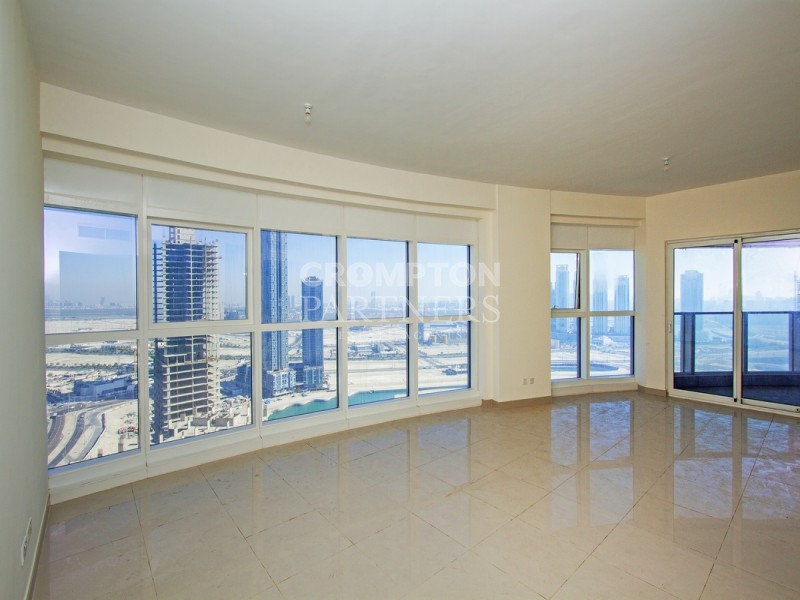 Spacious | Modern Finishes | Balcony | Prime Area - Photo 3