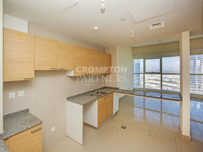 Spacious | Modern Finishes | Balcony | Prime Area - Photo 4