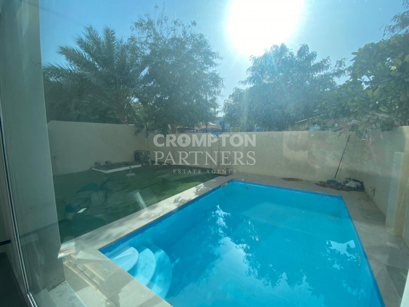 Lavish Living | Private Pool | Spacious |Call Now - Photo 2